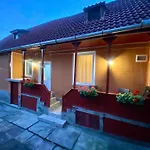 Cozy Corner Guesthouse - Casa In Centrul Civic Brasov