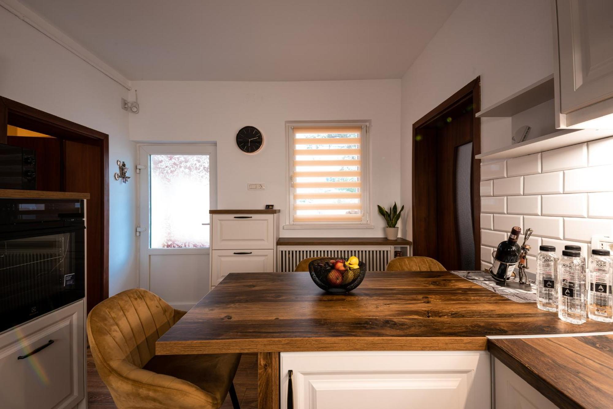 Appartamento Cozy Corner - Casa In Centrul Civic *